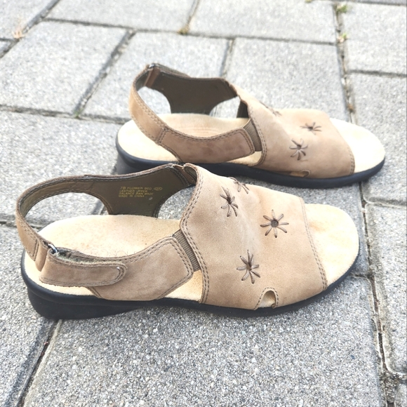 Aerosoles Flower Bed Tan Nubuck Leather Sandals 7 - Picture 3 of 10